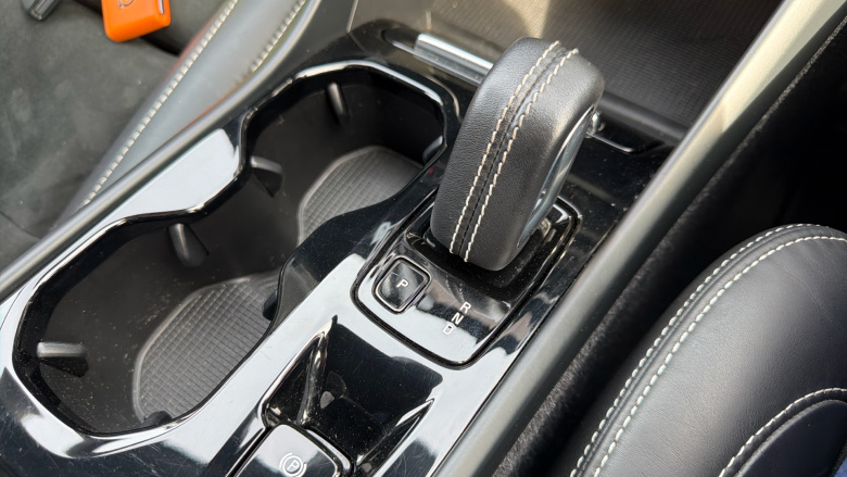 Volvo Xc40 2.0 B4P R DESIGN Pro 5dr AWD Auto Petrol Estate